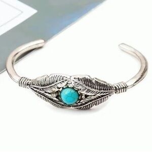 Southwest Style Turquoise Feather Design Bracelet
